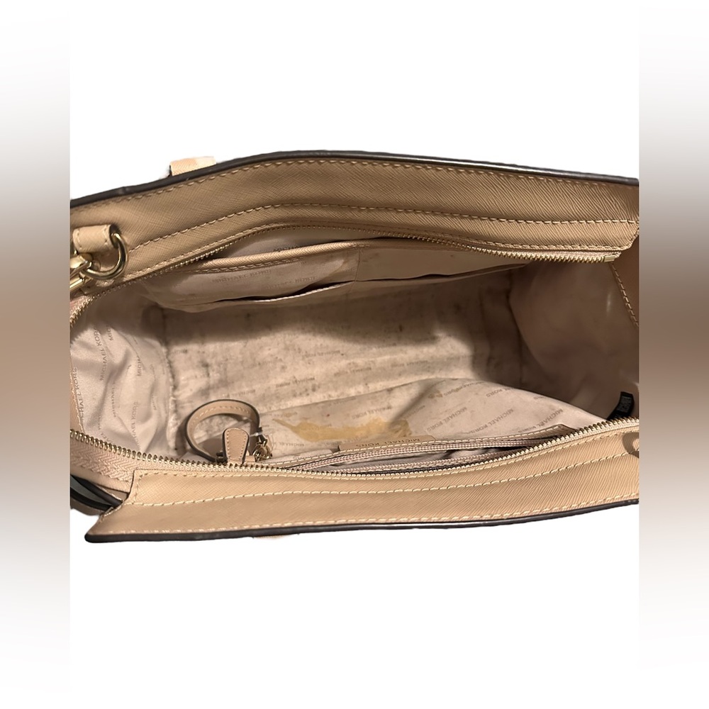 Micheal Kors Kellen Satchel - Picture 2 of 8